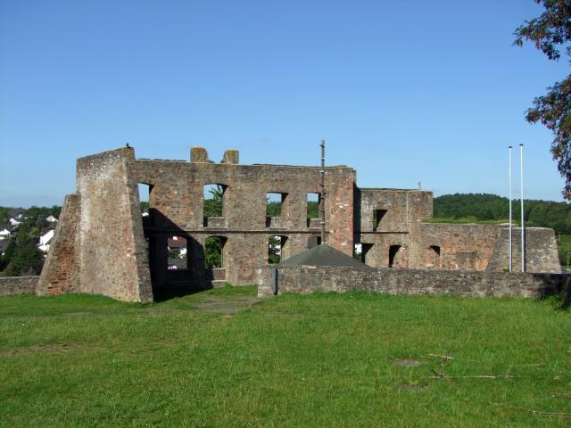 ... und die Burgruine Ulmen ...