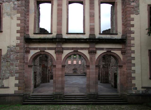 ... besichtigten ein ehemaliges Kloster.