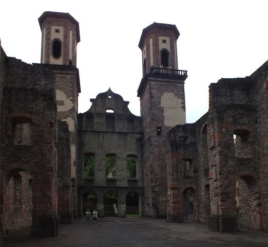 Ziemlich (im wahrsten Sinne des Wortes) abgebrannt diese Stätte ...