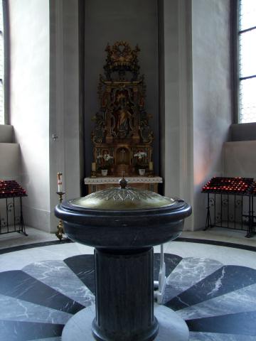 Noch ein Blick in die Taufkapelle ...