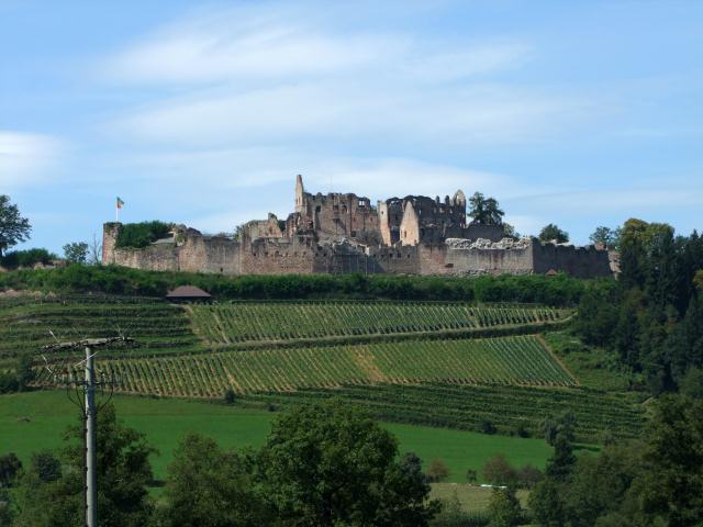 ... die beachtliche Festung Hochburg.