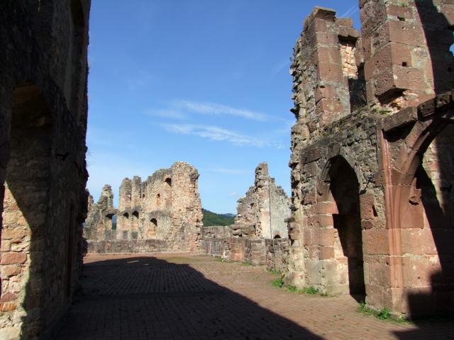 Wir erkundeten das Burginnere ...