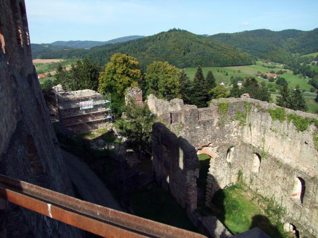 ... und den derzeit nicht zugänglichen Bereich der Burganlage.