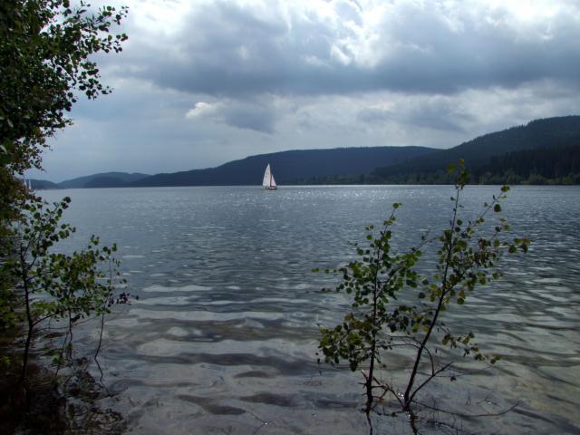 Es bewölkte sich zwar, aber Segelbote befuhren das Wasser ...