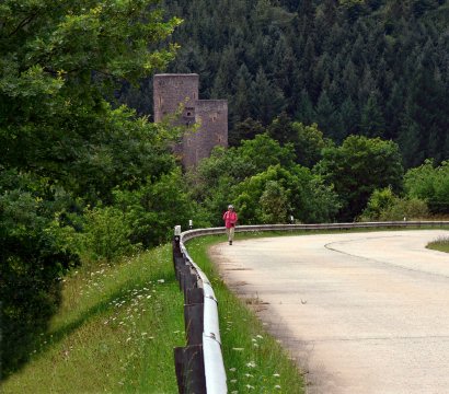 ... entfernten wir uns wieder von der Burg ...