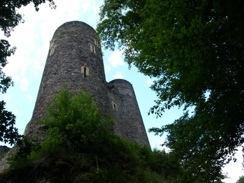 ... zur Frauenburg hinauf ...