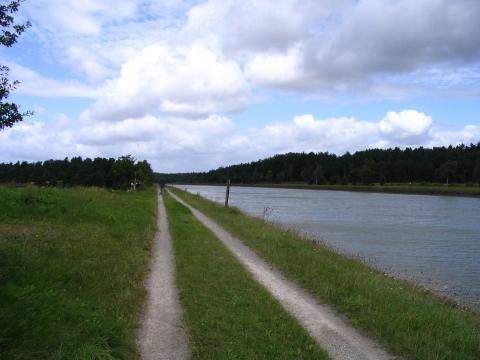 Das ist übrigens der Kanal: zur einen Seite hin ...